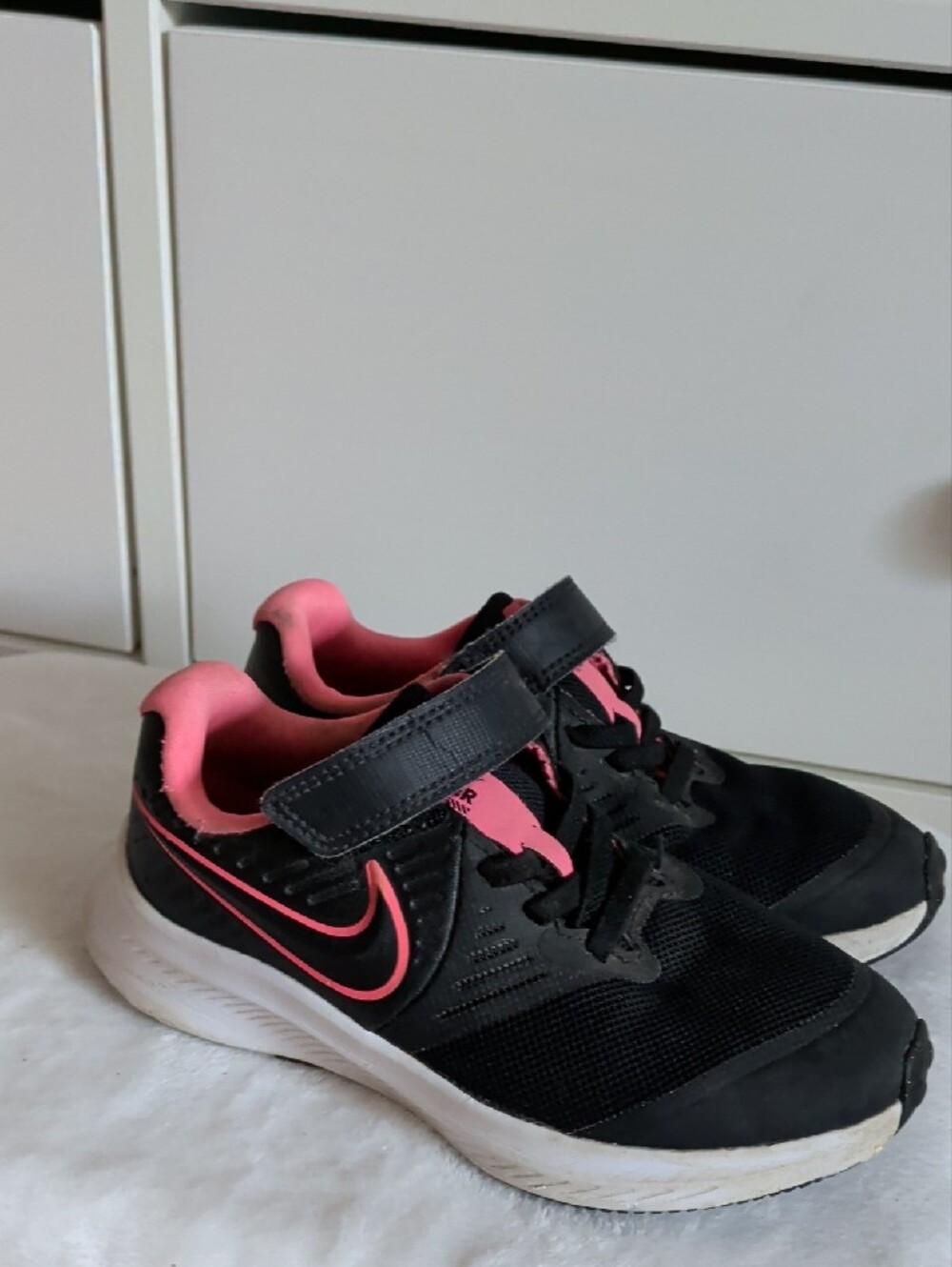 Nike Kids Black and Pink Hook-and-Loop Athletic Sneakers - Picture 16 of 16